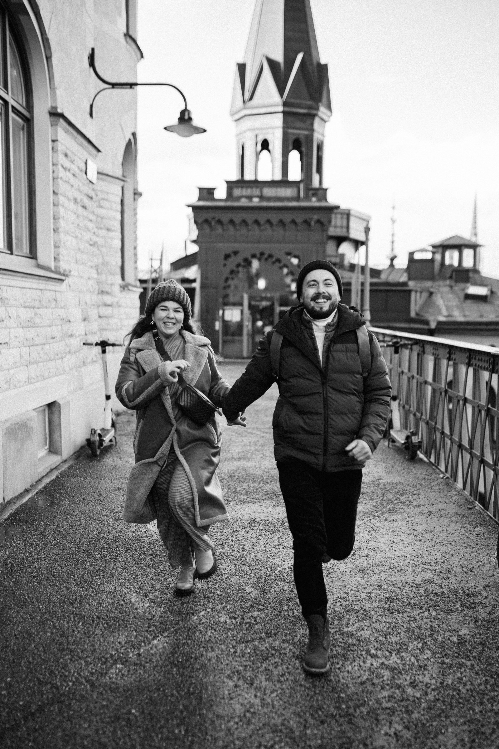 couple running in the streets of Stockholm