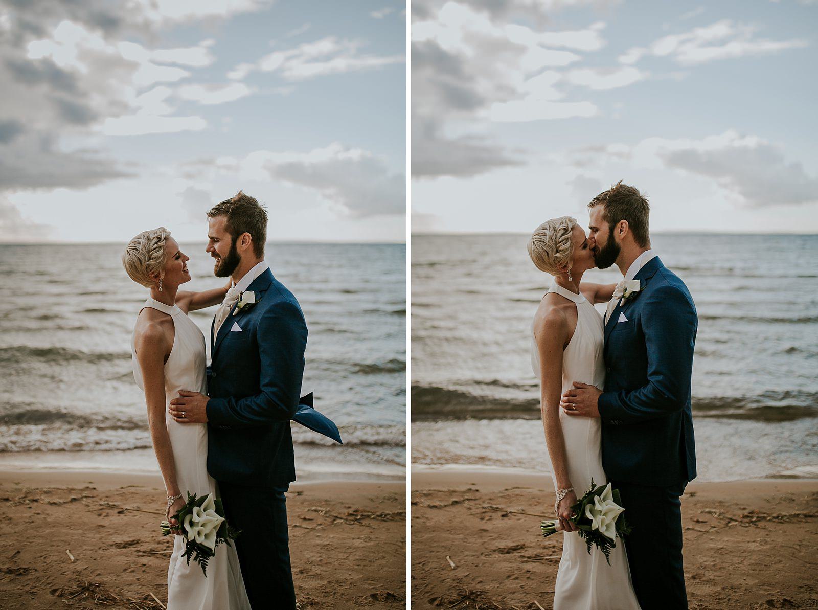 bride and groom on the beach in Vadstena session
