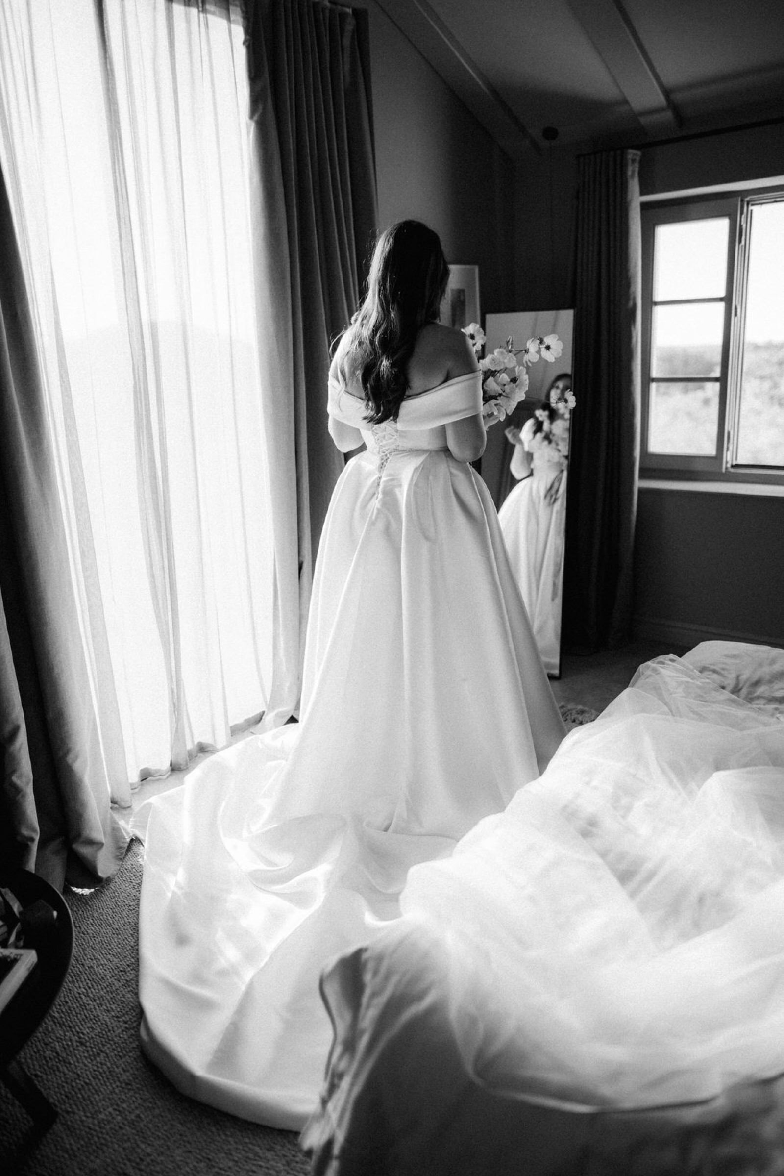 bride looking at the mirror in San Canzian, Croatia