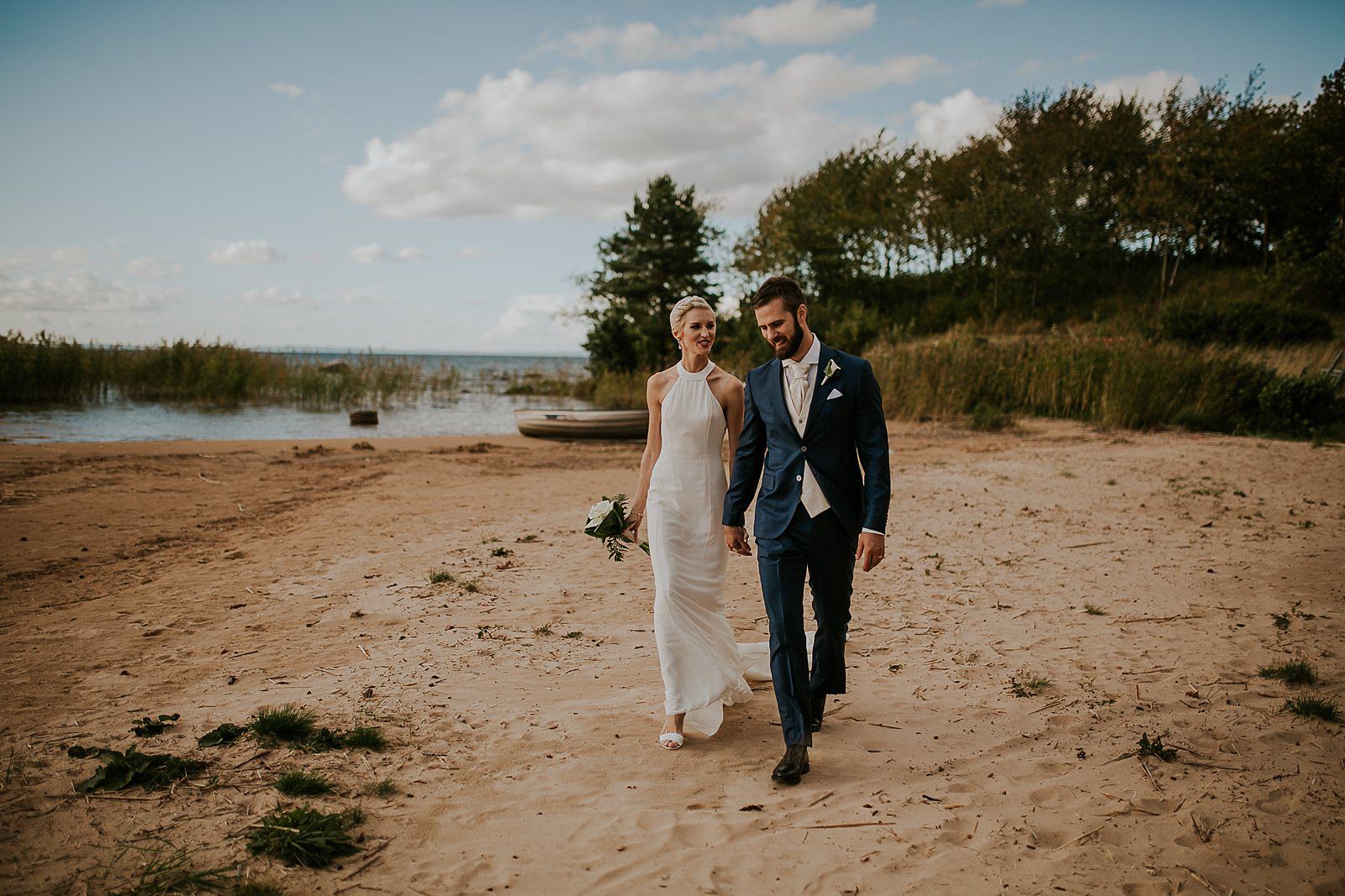 Vadstena bride and groom bridal session on the beach