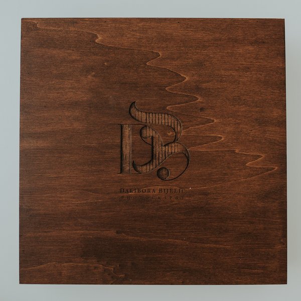 You can select one of designs to be engraved by laser on the cover.